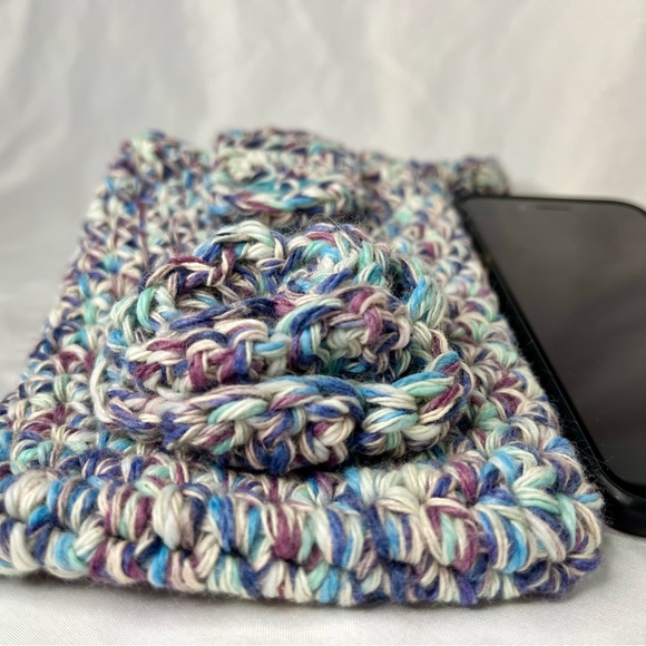 Handmade/Crocheted Cell Phone Wristlet - Picture 2 of 10